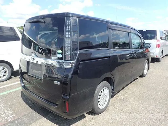 Toyota Voxy Hybrid V 2015 photo 4