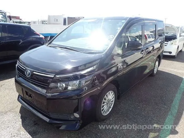 Toyota Voxy Hybrid V 2015 photo 2