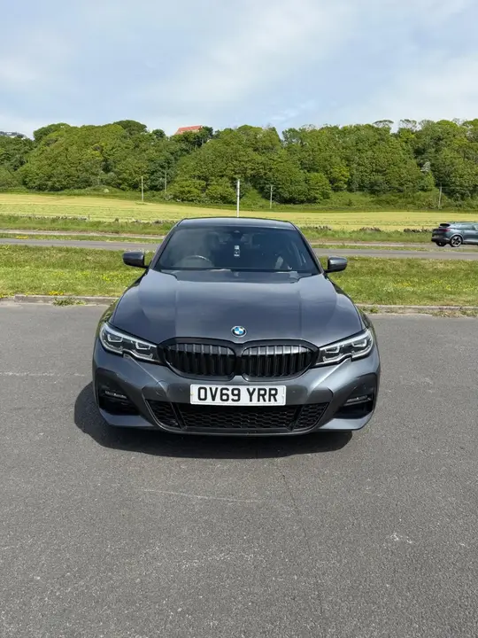 BMW 3 Series 2019 photo 2
