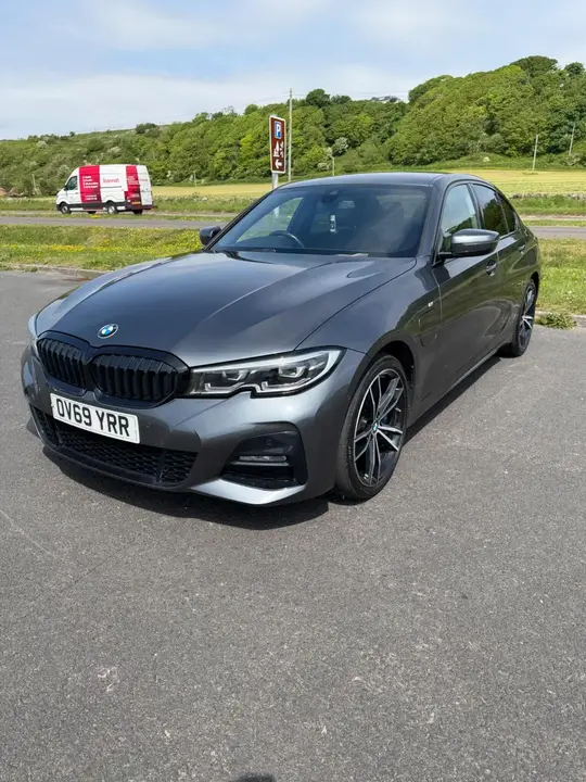 BMW 3 Series 2019 photo 3