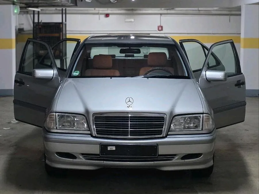 Mercedes-Benz C240