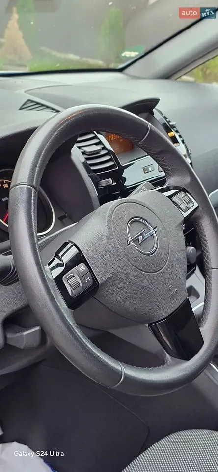Opel Zafira 2010 photo 4