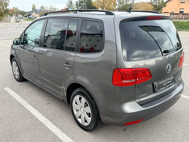 Volkswagen Touran 2011 photo 3