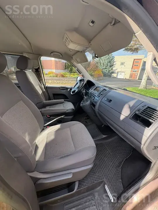 Volkswagen Caravelle 2010 photo 4