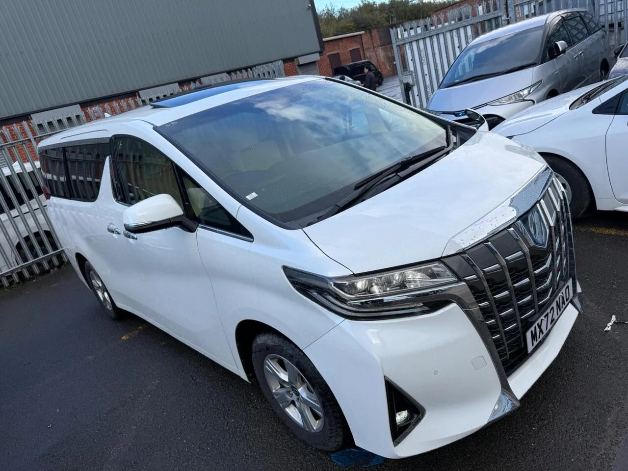 Toyota Alphard 2022 photo 2