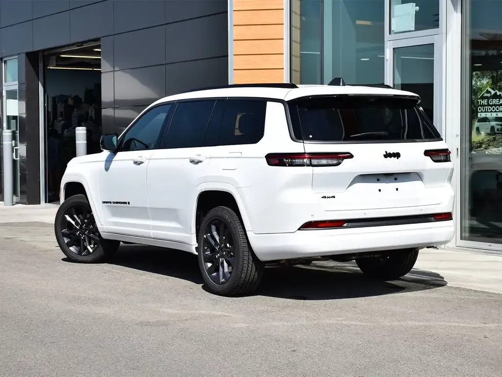 Jeep Grand Cherokee 2026 photo 4