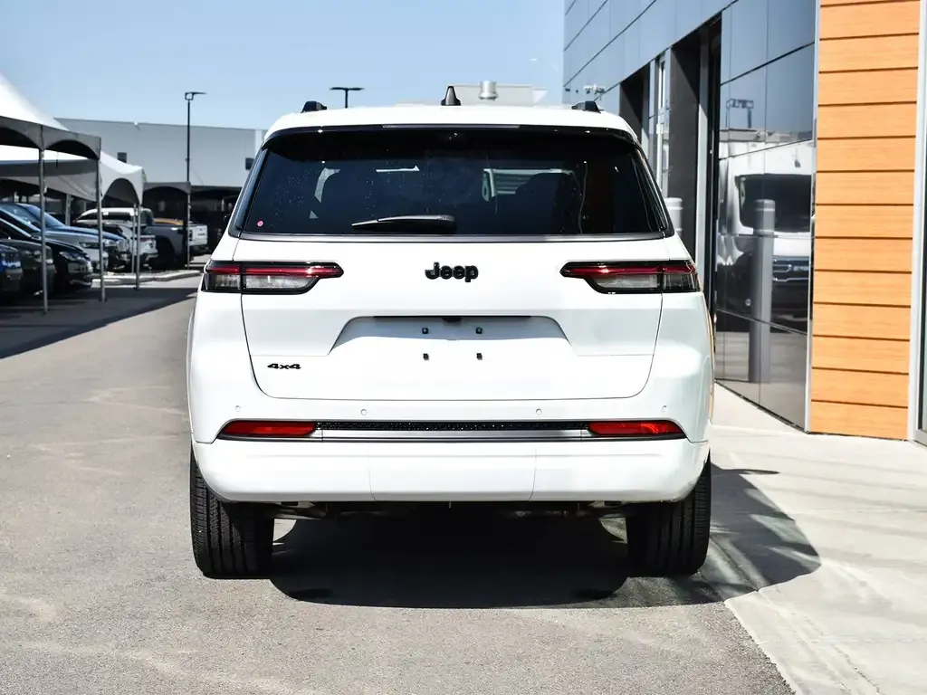 Jeep Grand Cherokee 2026 photo 5