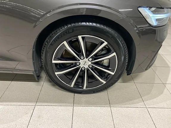 Volvo V60 2025 photo 4