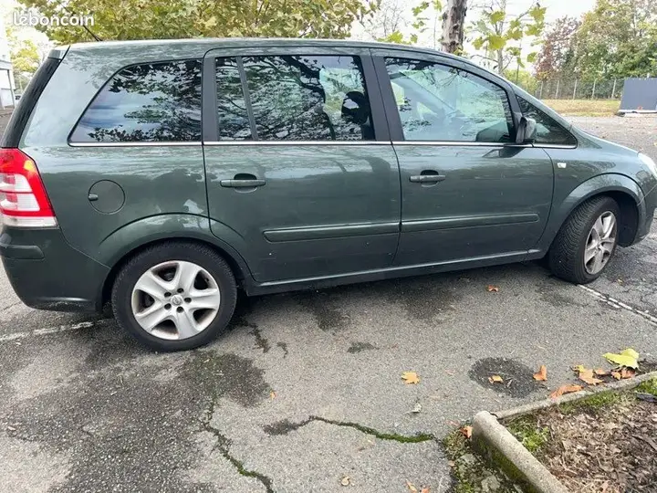 Opel Zafira 2011 photo 2