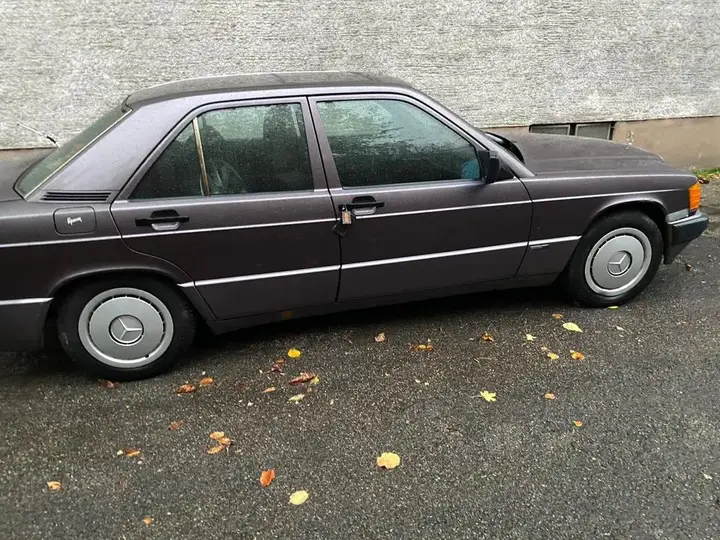 Mercedes-Benz 190E