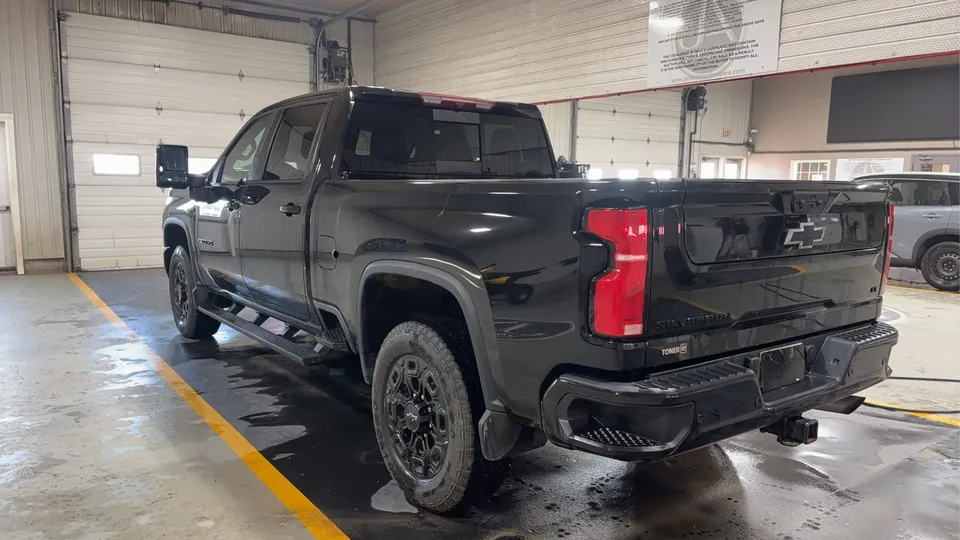 Chevrolet Silverado 2500Hd 2024 photo 2