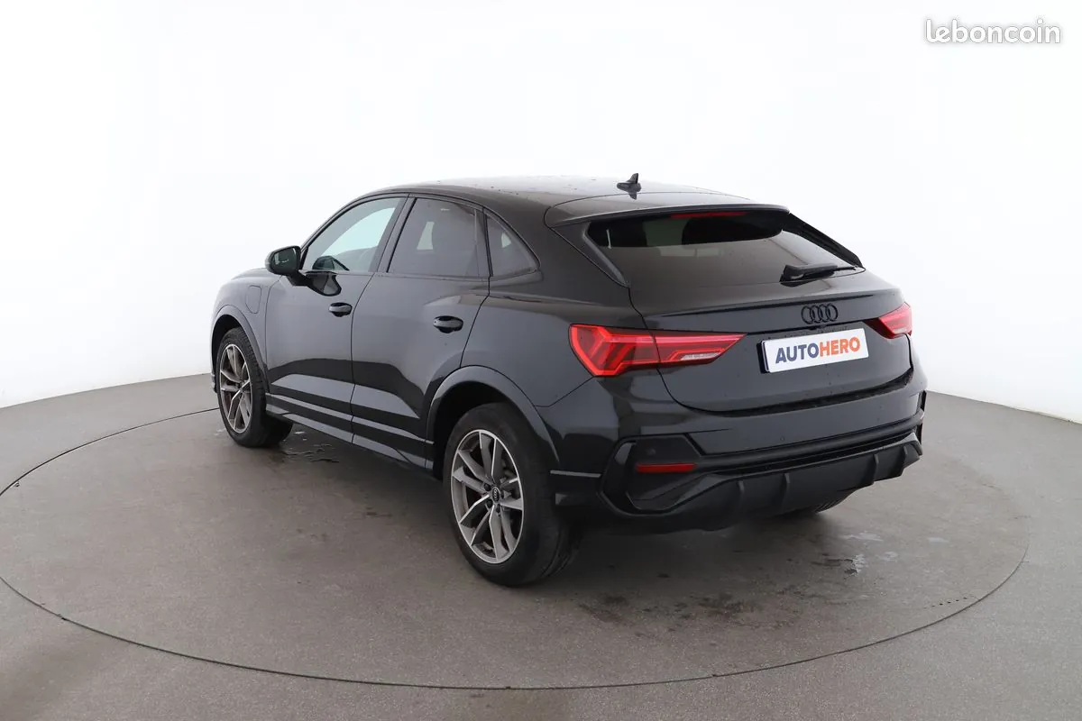 Audi Q3 2021 photo 2