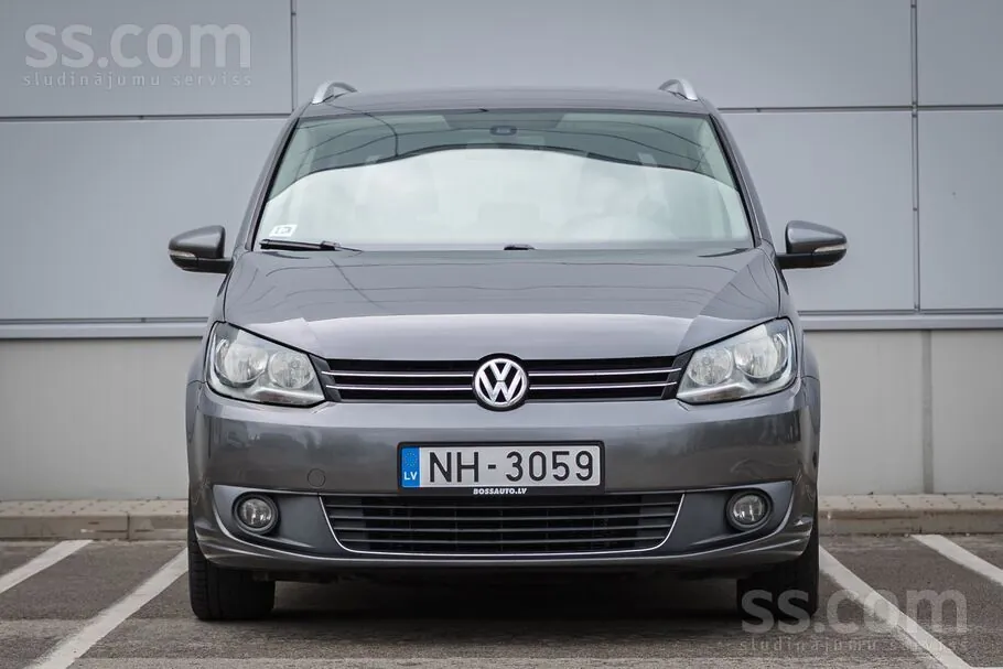 Volkswagen Touran 2011 photo 2