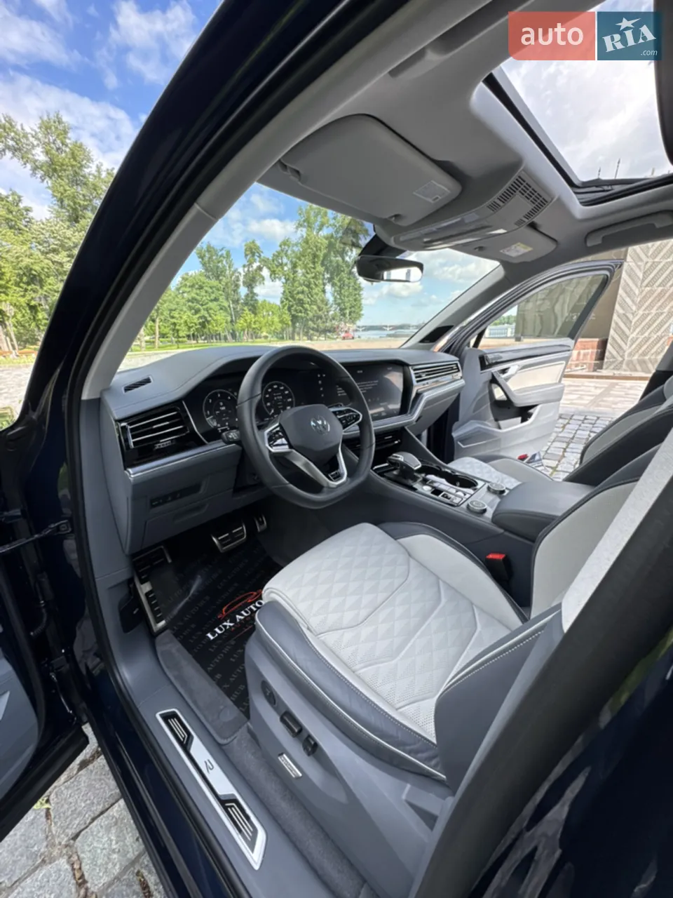 Volkswagen Touareg 2024 photo 3