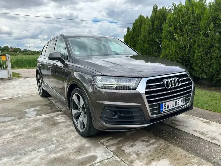 Audi Q7 2015 photo 2