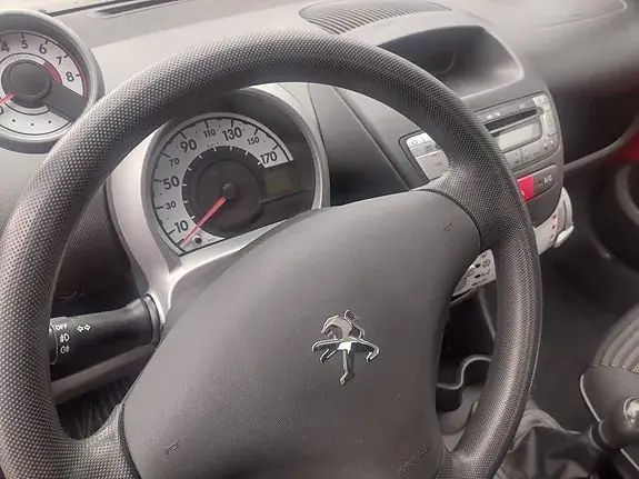 Peugeot 107 2012 photo 5