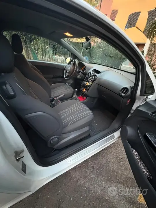 Opel Corsa 2010 photo 4