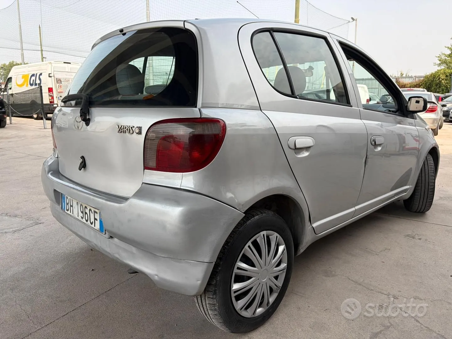 Toyota Yaris 2000 photo 2