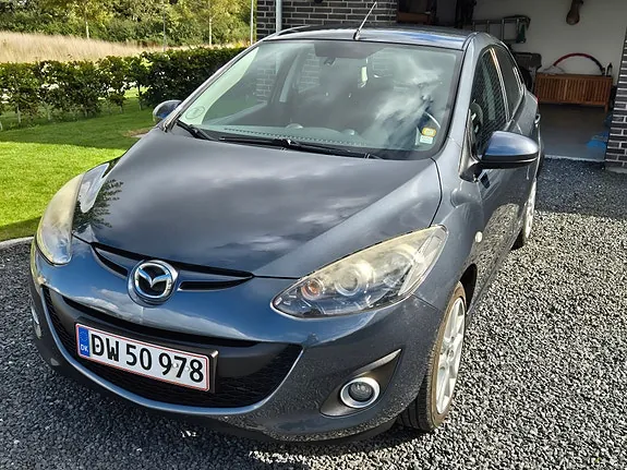 Mazda 2 2011 photo 2
