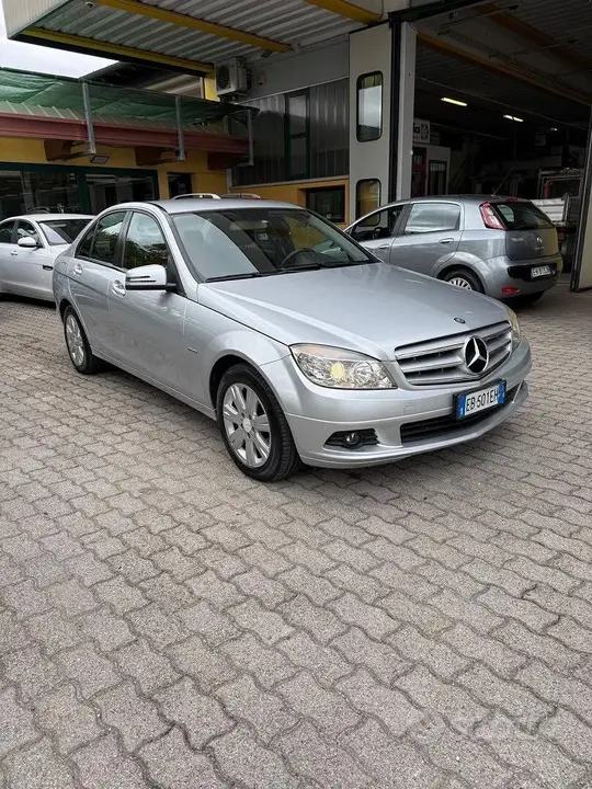 Mercedes-Benz C-Class 2011 photo 2