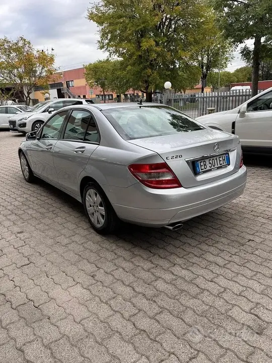 Mercedes-Benz C-Class 2011 photo 4