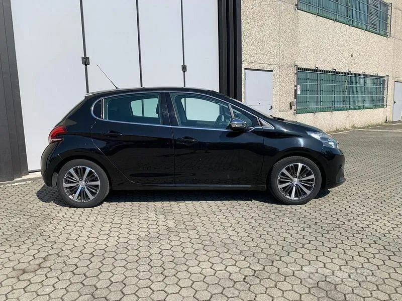 Peugeot 208 2016 photo 3