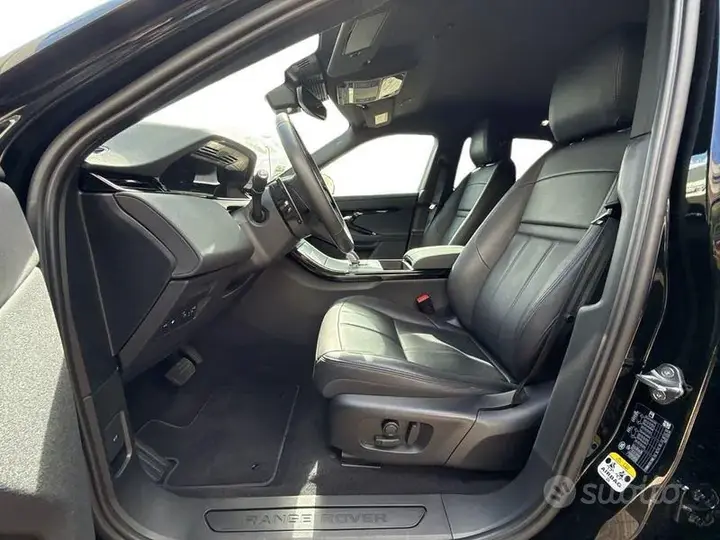 Land Rover Evoque 2024 photo 3