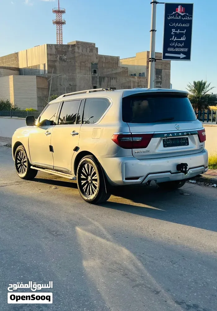 Nissan Patrol 2011 photo 2