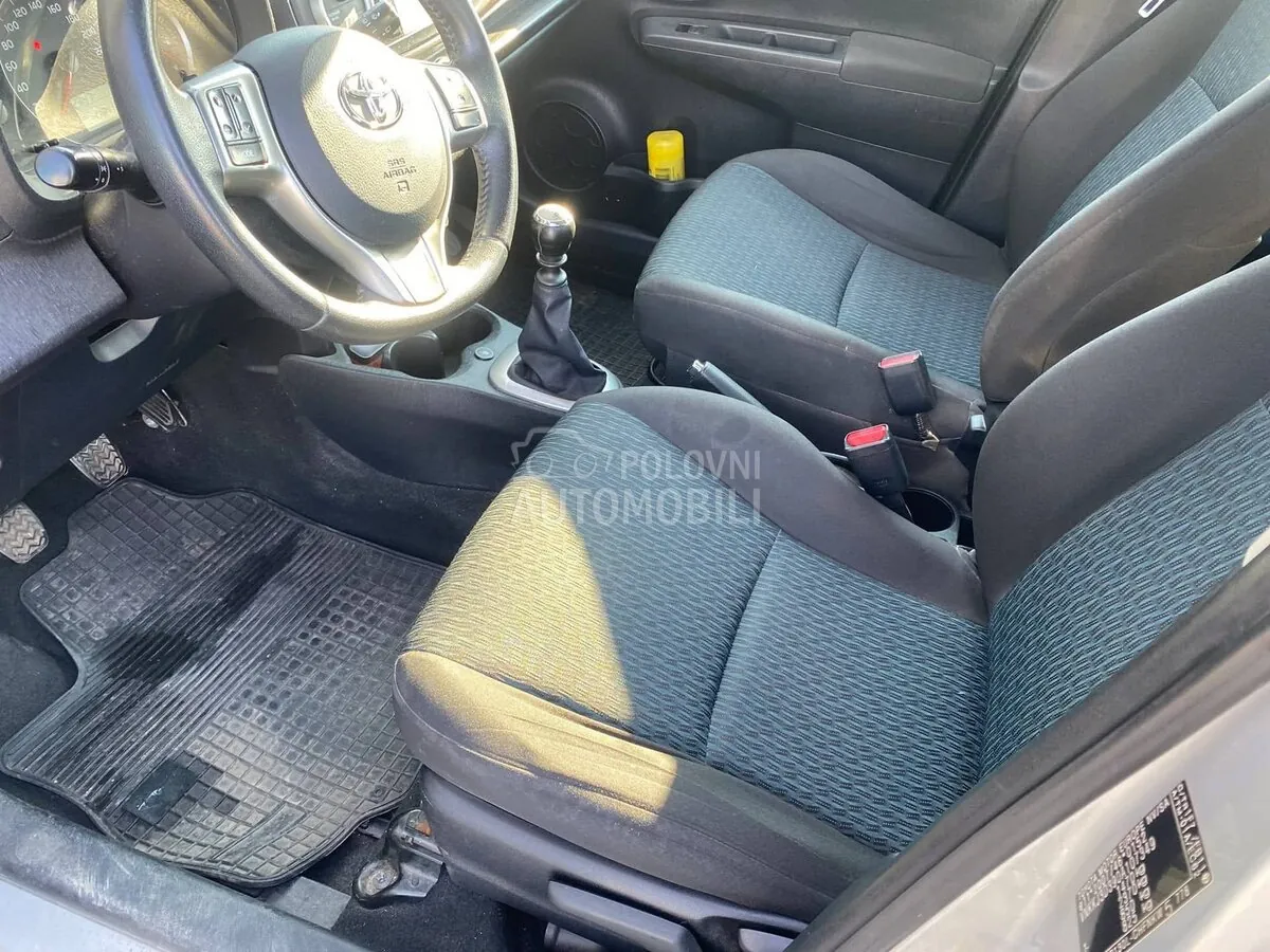 Toyota Yaris 2012 photo 4