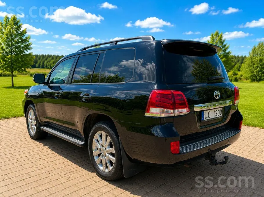 Toyota Land Cruiser 2015 photo 3