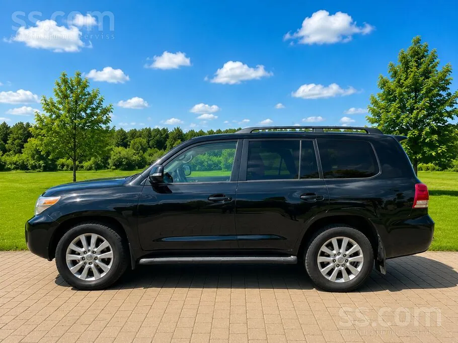 Toyota Land Cruiser 2015 photo 2