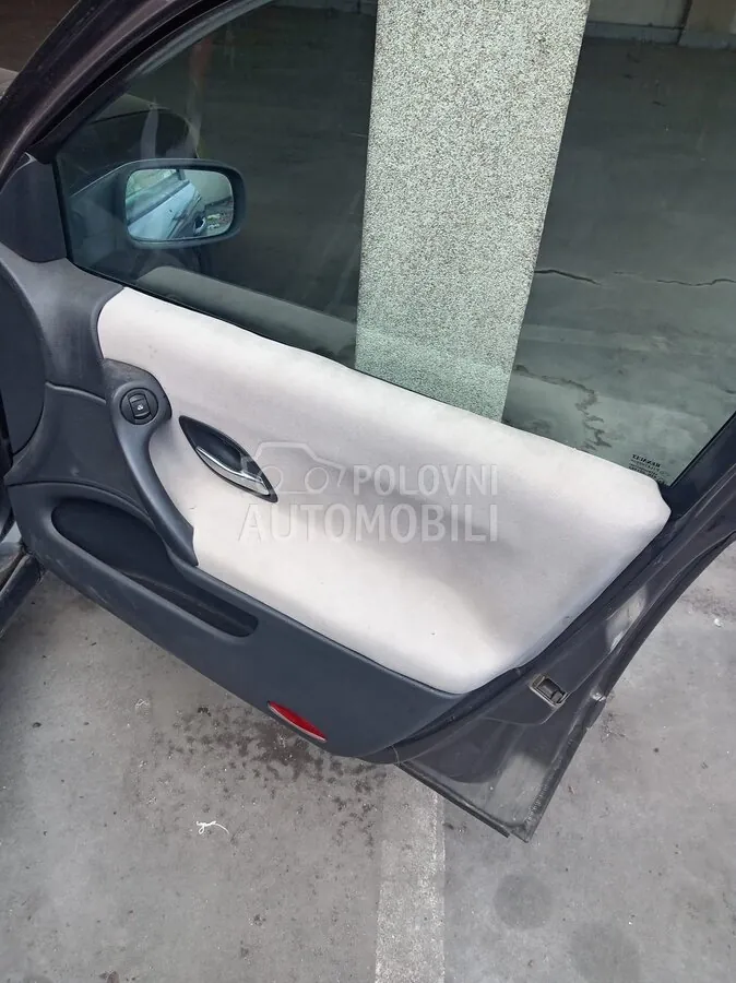 Renault Laguna 2004 photo 4