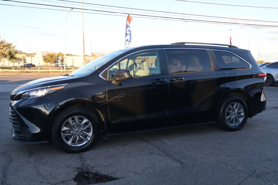 Toyota Sienna 2022 photo 3