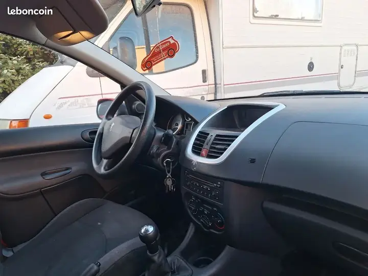 Peugeot 206 2010 photo 2