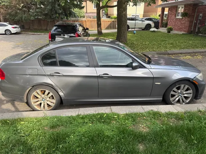 BMW 3 Series 2011 photo 5