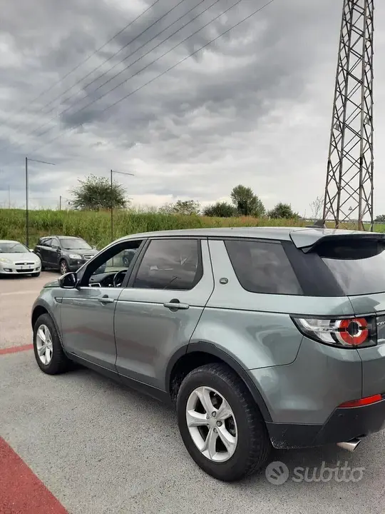 Land Rover Discovery Sport 2016 photo 2