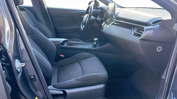 Toyota C-Hr 2017 photo 3