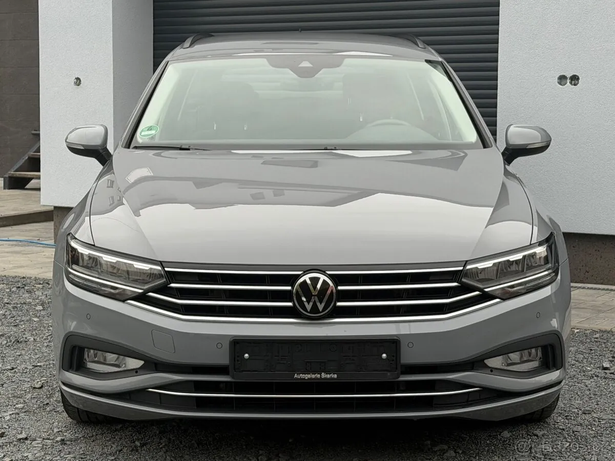 Volkswagen Passat 2023 photo 2