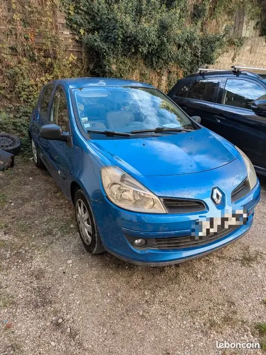 Renault Clio 2006 photo 2