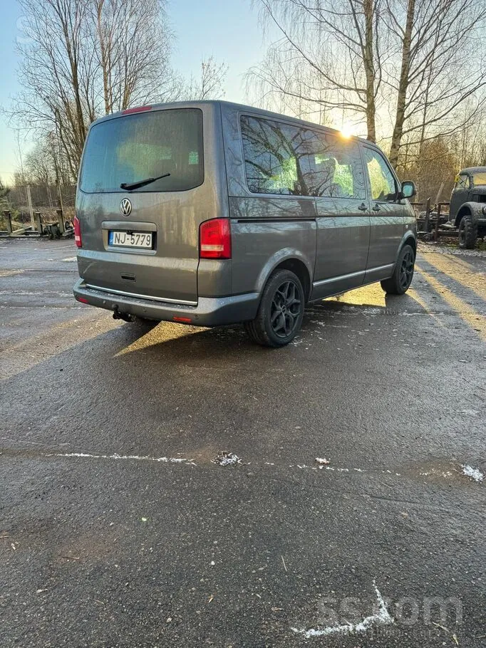 Volkswagen Multivan 2011 photo 3