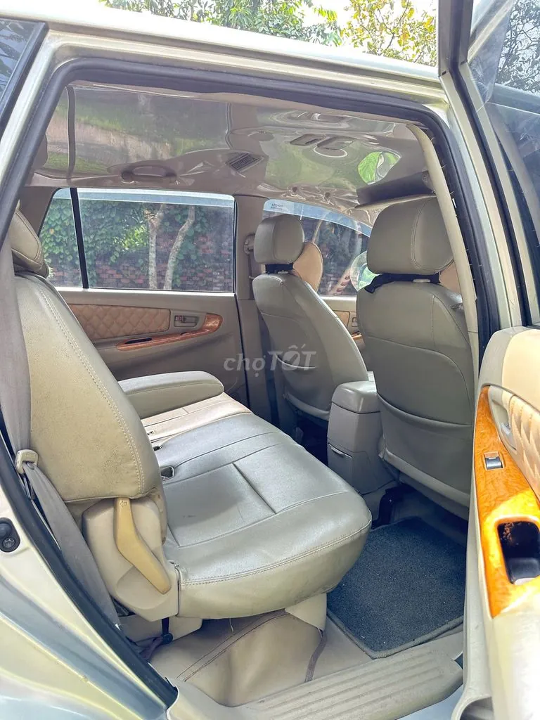 Toyota Innova 2010 photo 2