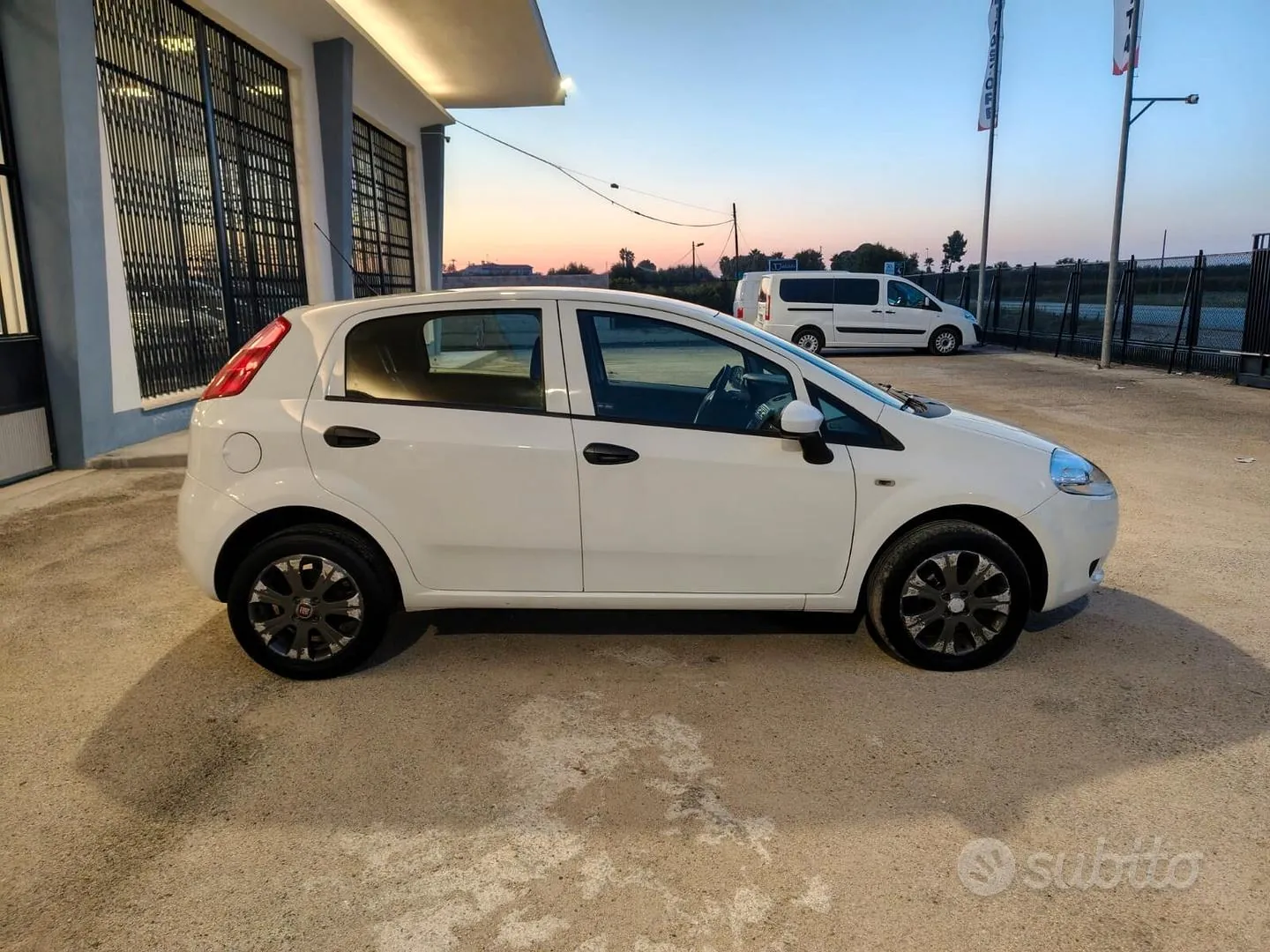 Fiat Grande Punto 2013 photo 5