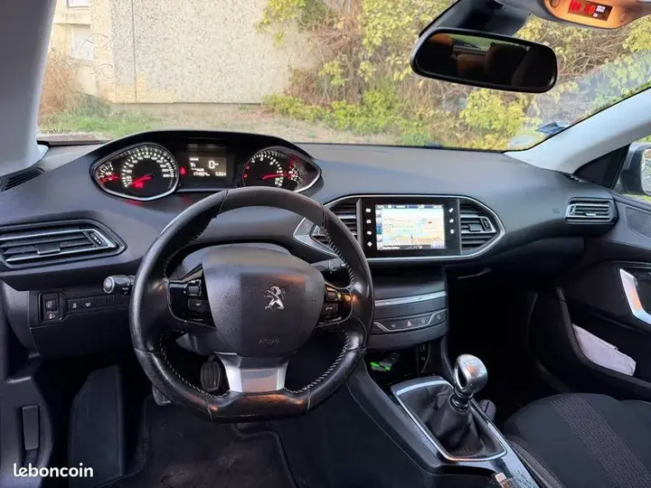 Peugeot 308 2015 photo 3
