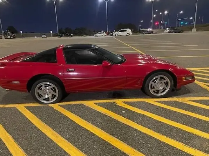 Chevrolet Corvette 1990 photo 2