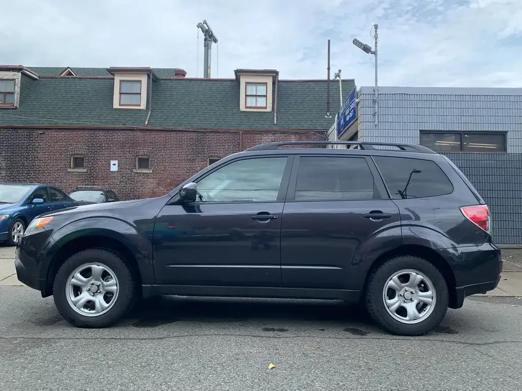 Subaru Forester 2010 photo 2