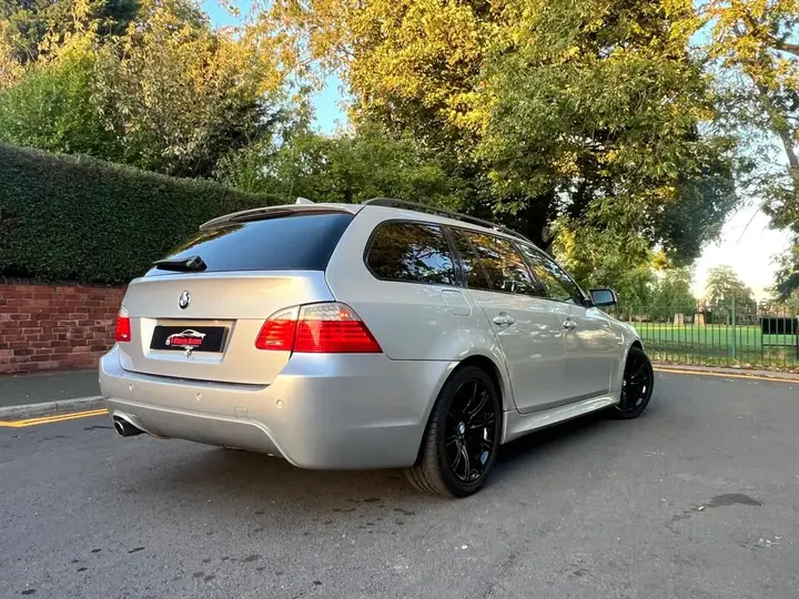 BMW 5 Series 2009 photo 2