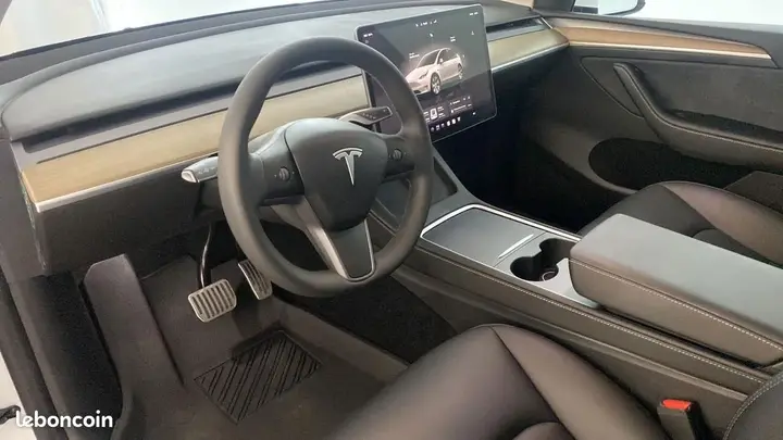 Tesla Model Y 2023 photo 2
