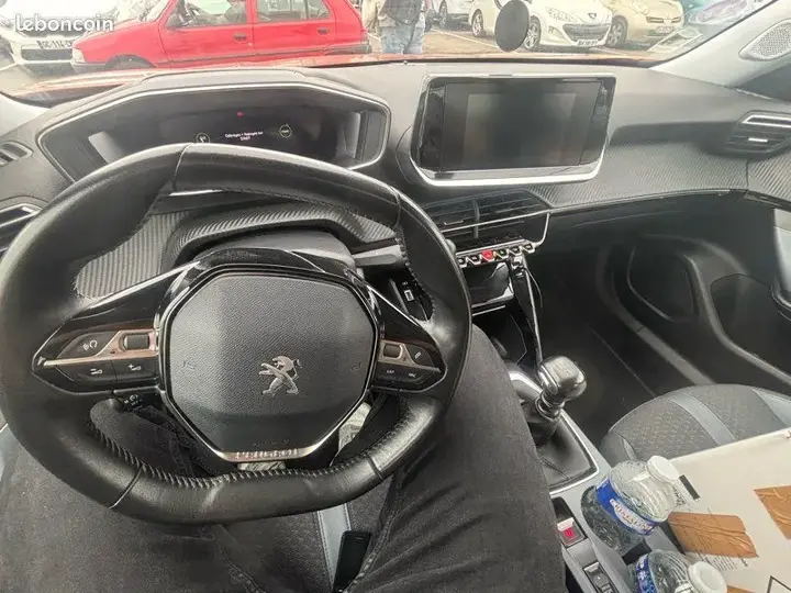 Peugeot 2008 2020 photo 3