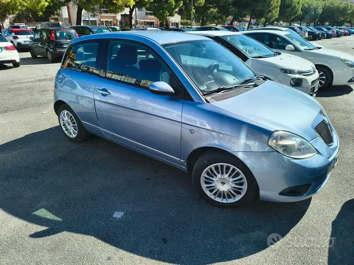 Lancia Ypsilon
