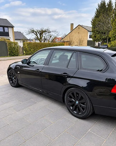 BMW 318D 2010 photo 2